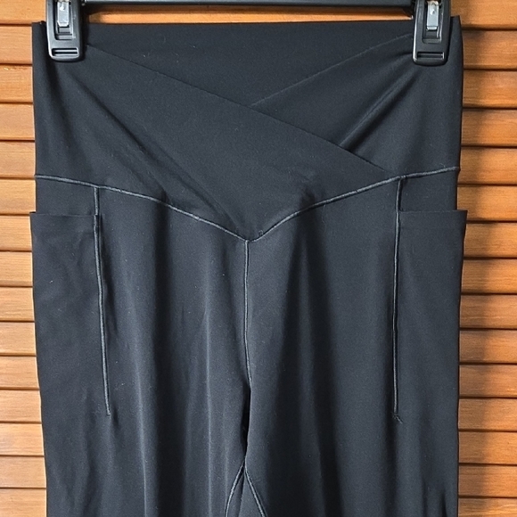 Offline By Aerie Black 7/8 Seam Detail Leggings - Picture 2 of 4